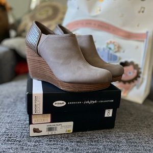 Dr. Scholl’s Harlow wedge bootie size 8.